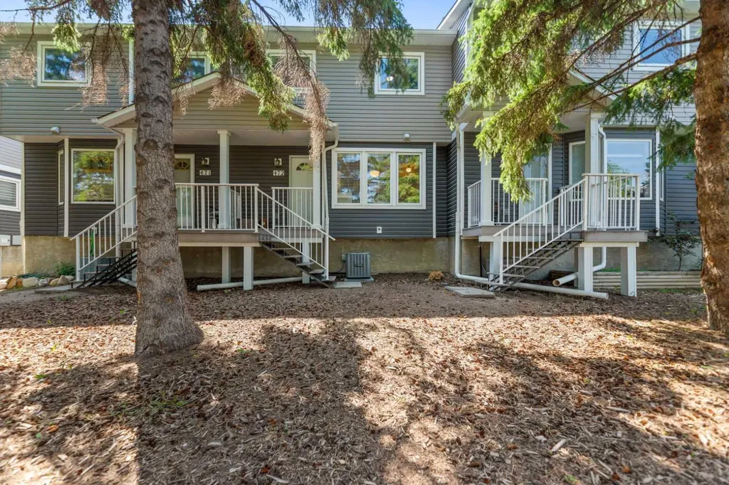 472 Regal Park NE Calgary AB T2E 0S6