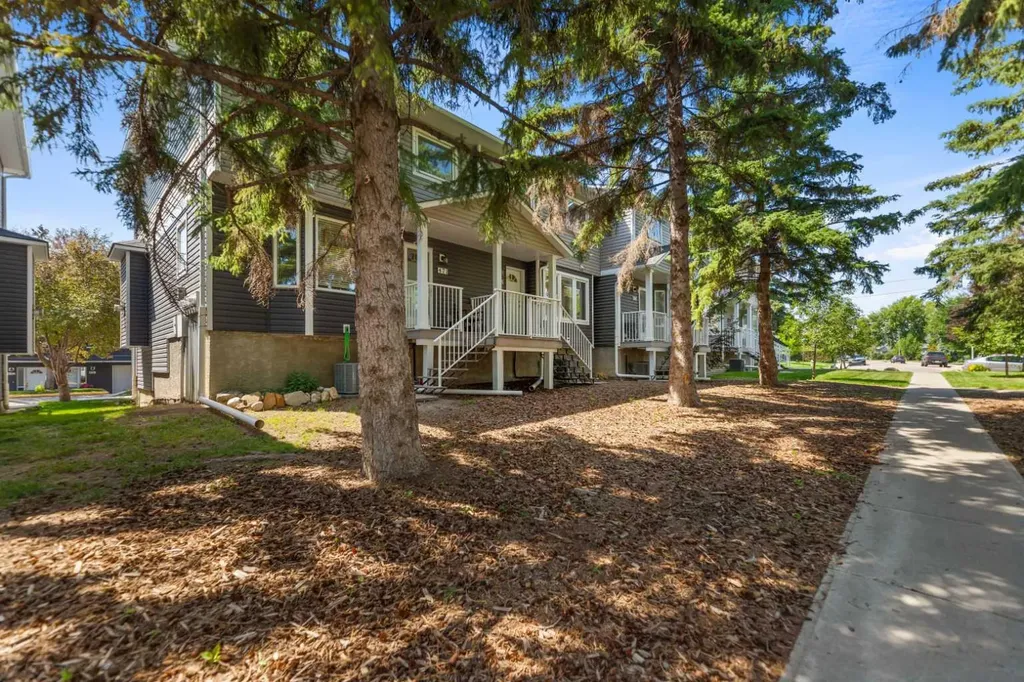 472 Regal Park NE Calgary AB T2E 0S6