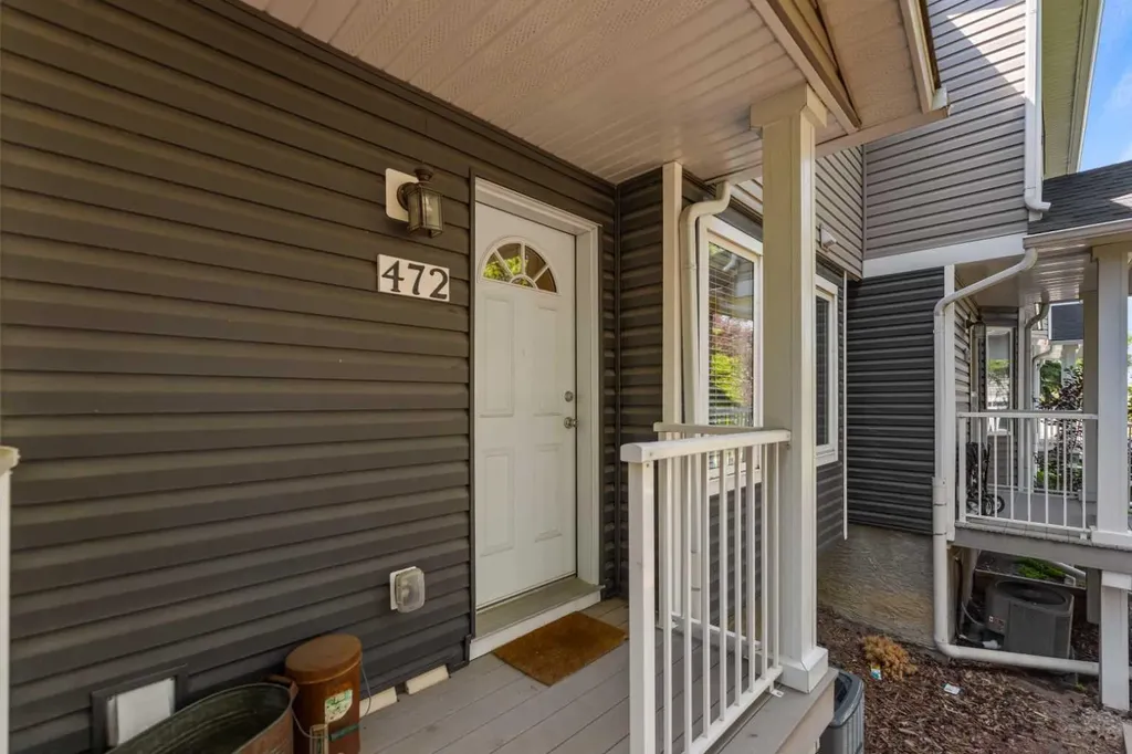 472 Regal Park NE Calgary AB T2E 0S6