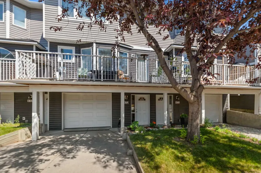 472 Regal Park NE Calgary AB T2E 0S6