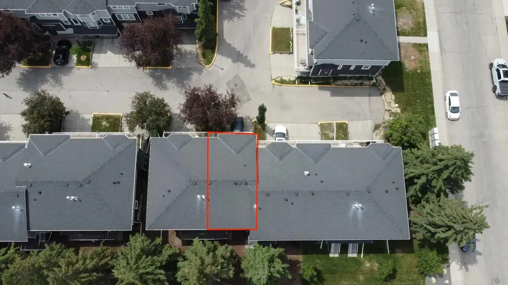 472 Regal Park NE Calgary AB T2E 0S6