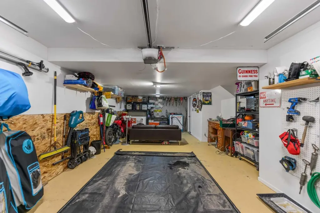 472 Regal Park NE Calgary AB T2E 0S6