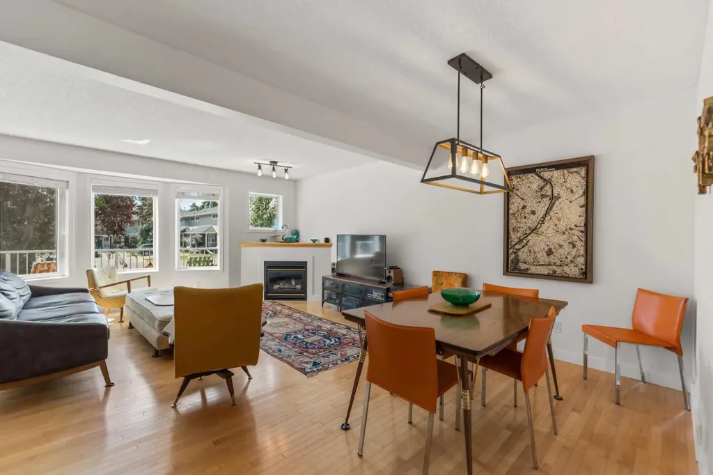472 Regal Park NE Calgary AB T2E 0S6