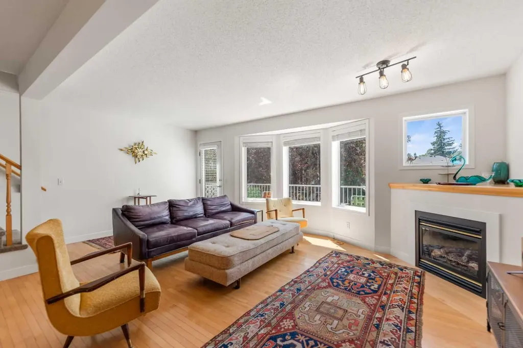 472 Regal Park NE Calgary AB T2E 0S6