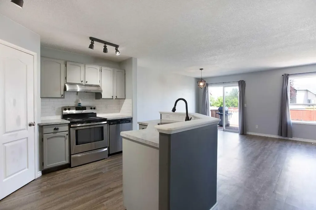 7269 Laguna Way NE Calgary AB T1Y7C9