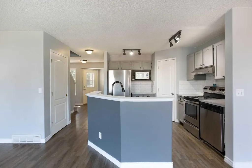 7269 Laguna Way NE Calgary AB T1Y7C9