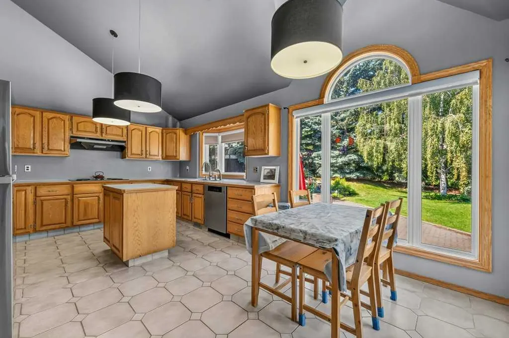 128 Santana Court NW Calgary AB T3K 3L9