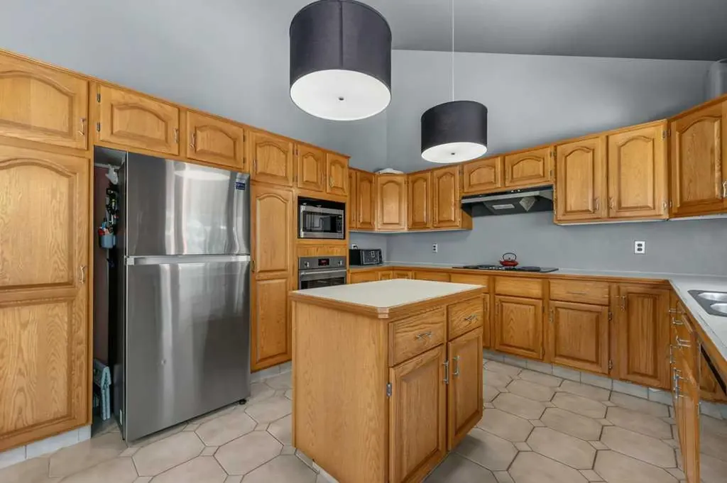 128 Santana Court NW Calgary AB T3K 3L9