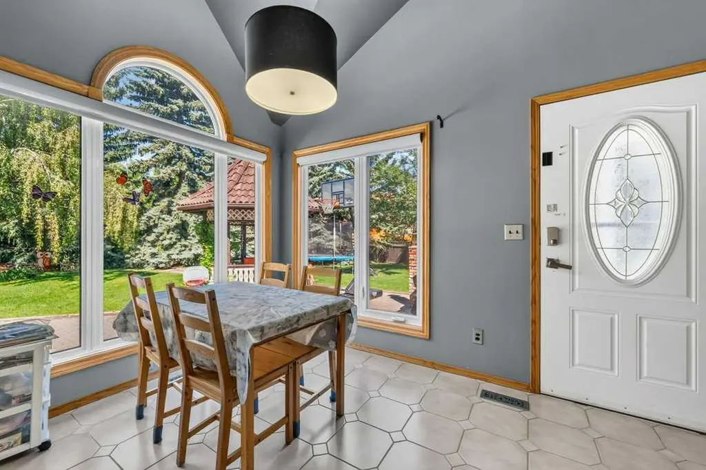 128 Santana Court NW Calgary AB T3K 3L9