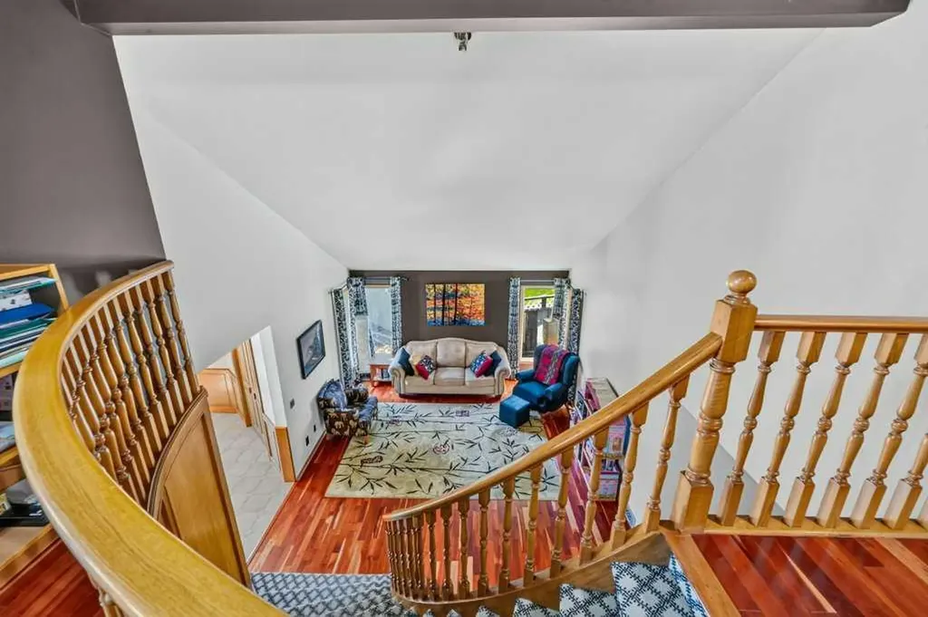 128 Santana Court NW Calgary AB T3K 3L9