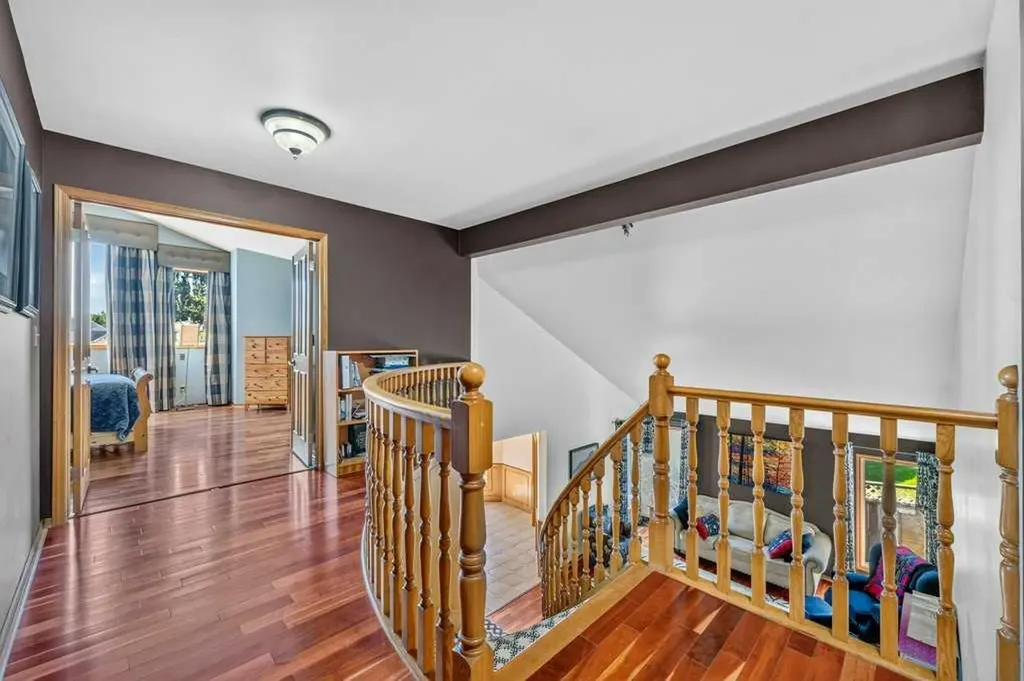 128 Santana Court NW Calgary AB T3K 3L9