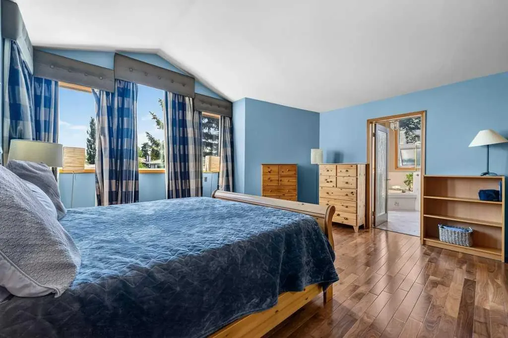 128 Santana Court NW Calgary AB T3K 3L9