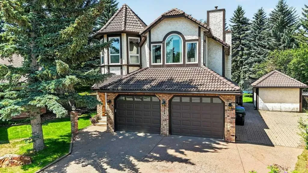 128 Santana Court NW Calgary AB T3K 3L9