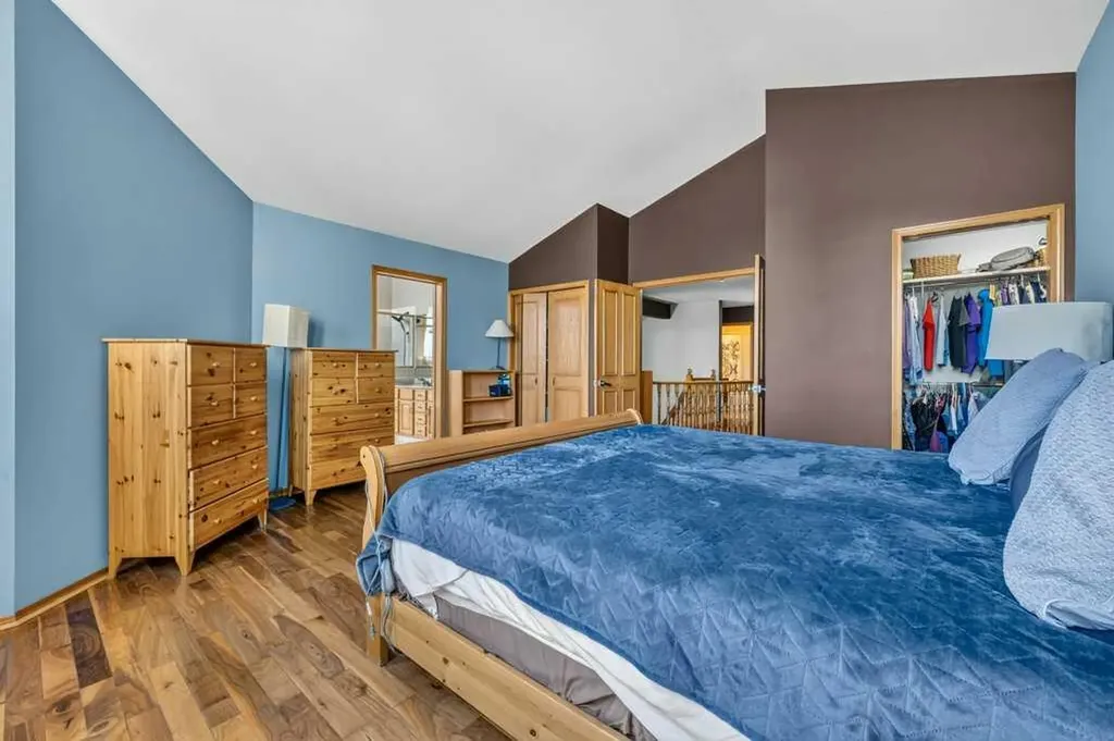128 Santana Court NW Calgary AB T3K 3L9