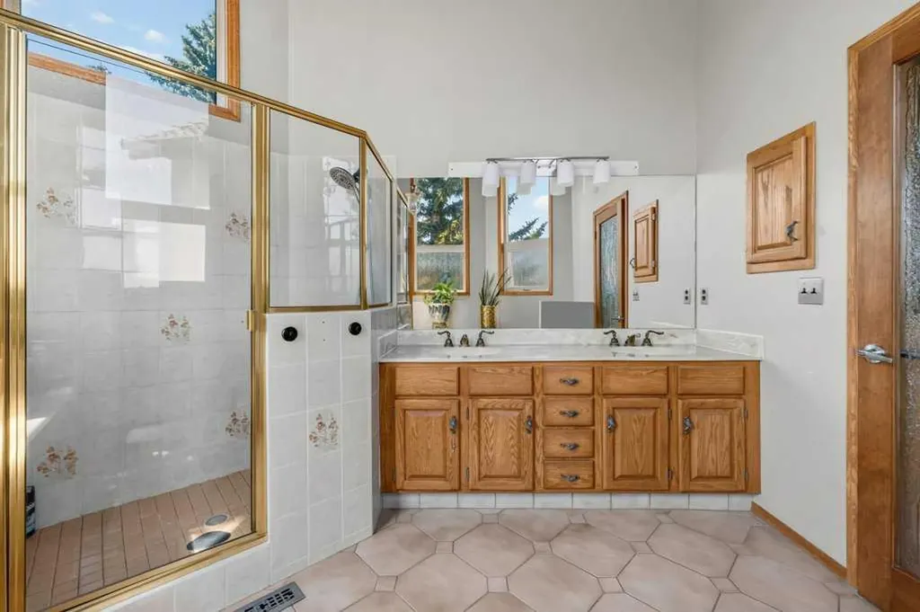 128 Santana Court NW Calgary AB T3K 3L9