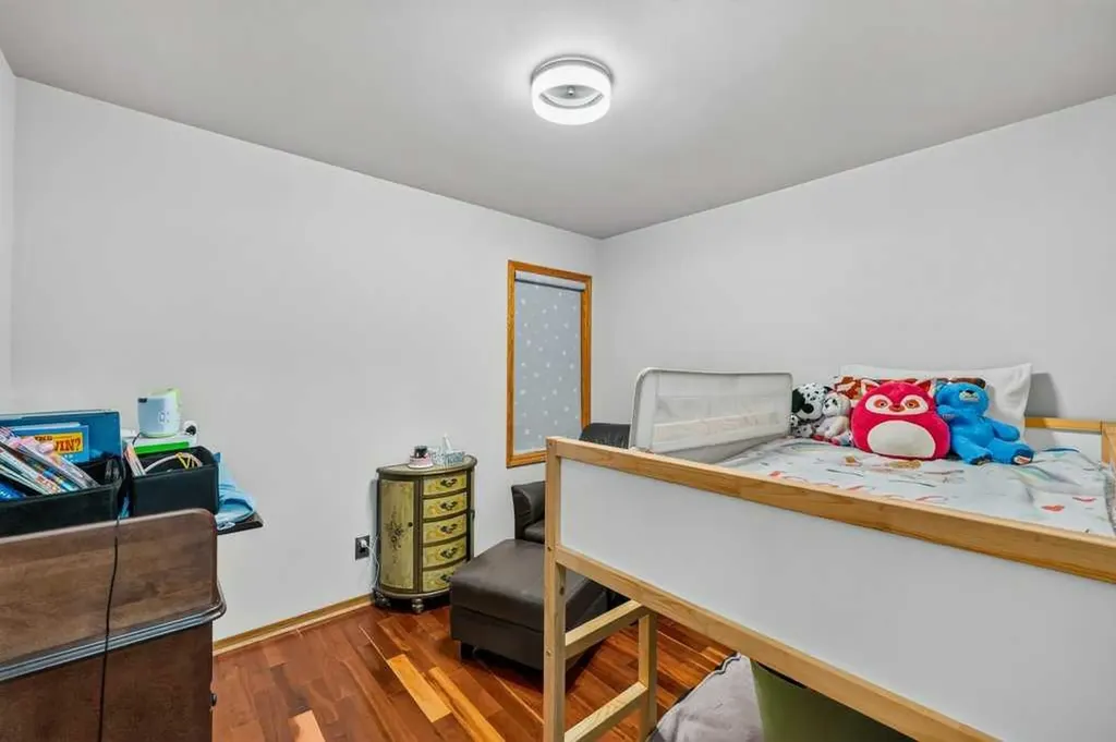 128 Santana Court NW Calgary AB T3K 3L9