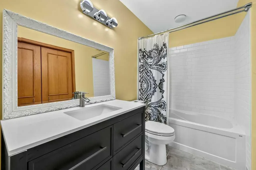 128 Santana Court NW Calgary AB T3K 3L9