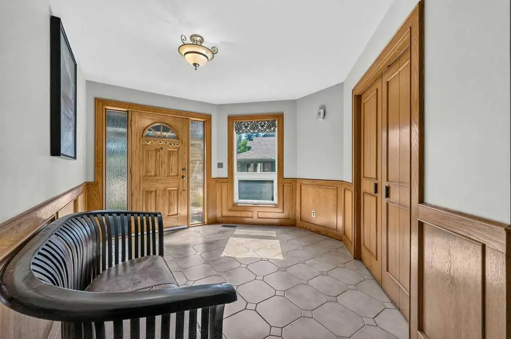 128 Santana Court NW Calgary AB T3K 3L9