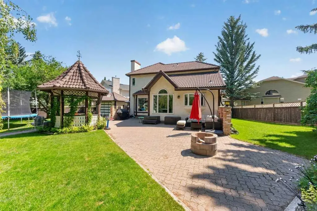 128 Santana Court NW Calgary AB T3K 3L9