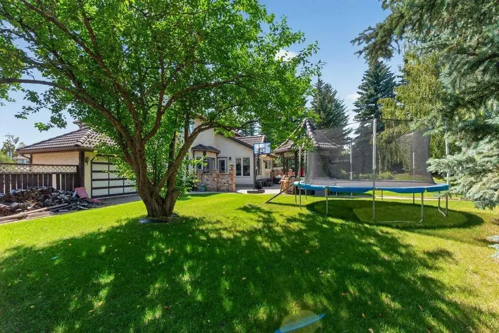 128 Santana Court NW Calgary AB T3K 3L9