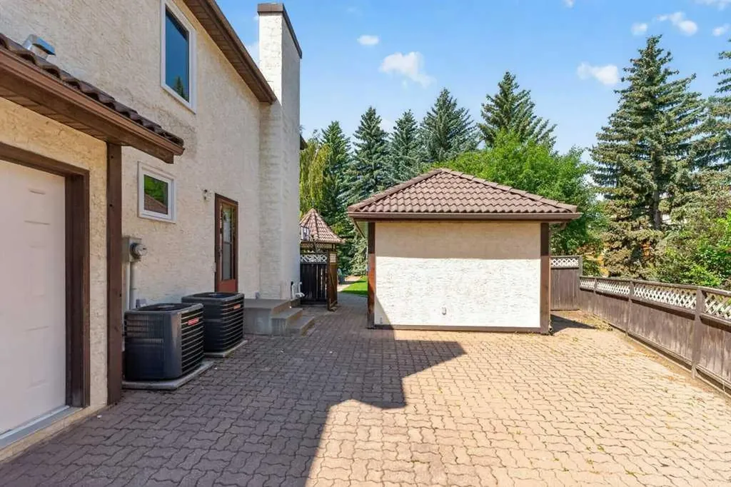 128 Santana Court NW Calgary AB T3K 3L9