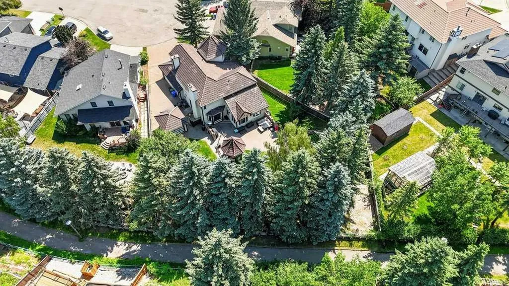 128 Santana Court NW Calgary AB T3K 3L9