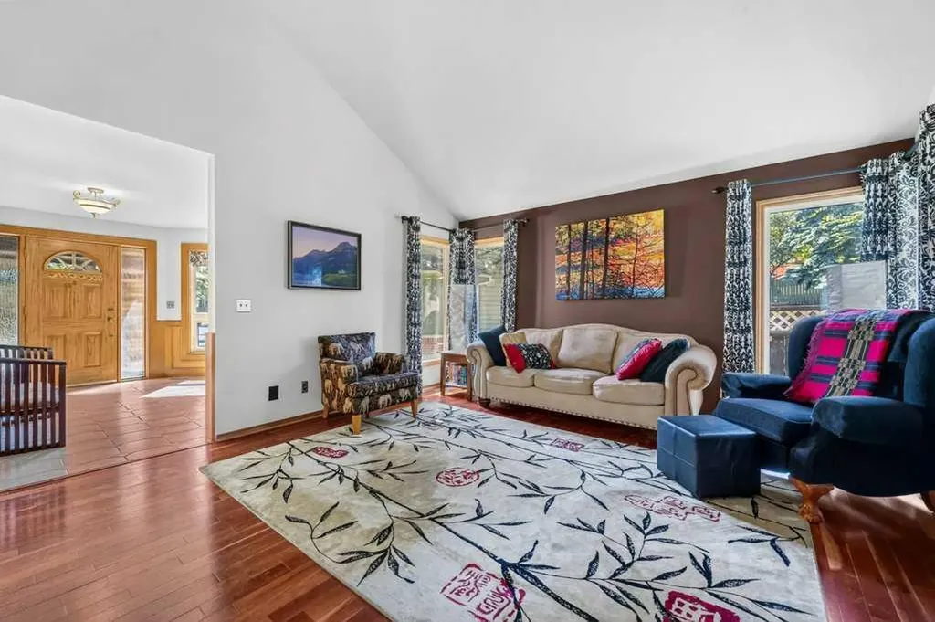 128 Santana Court NW Calgary AB T3K 3L9