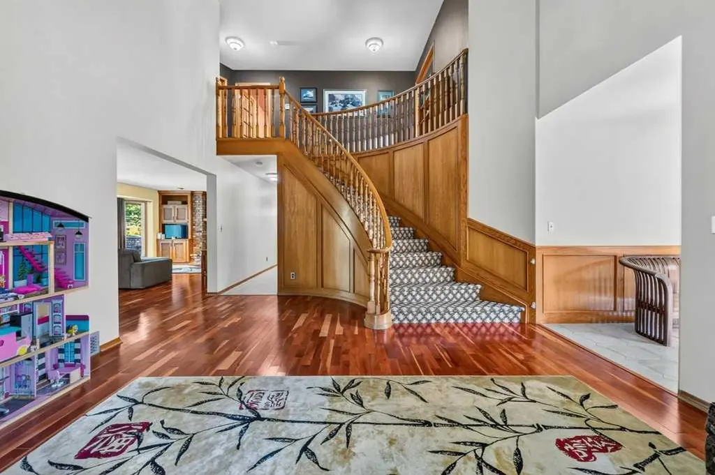 128 Santana Court NW Calgary AB T3K 3L9