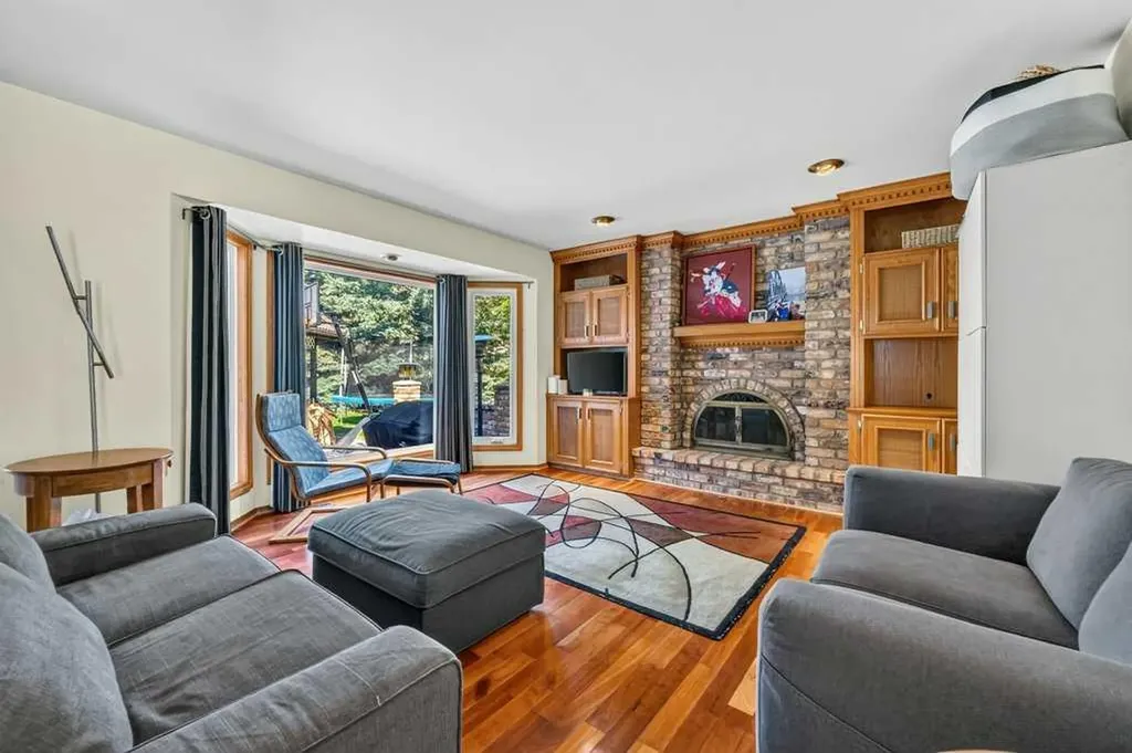 128 Santana Court NW Calgary AB T3K 3L9