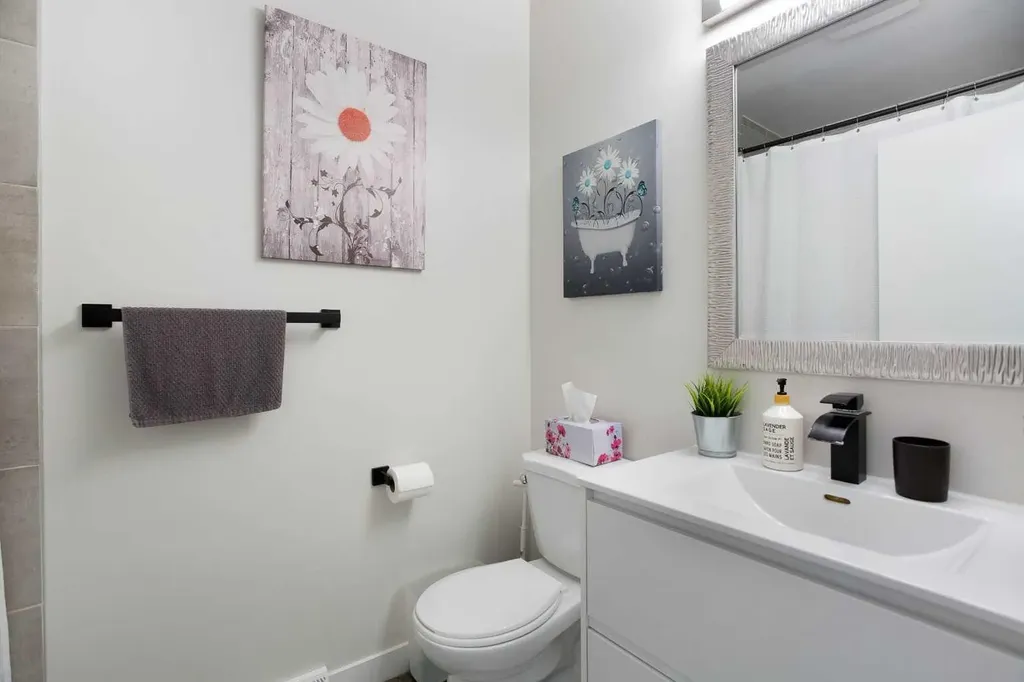 3222/3224 14 Street NW Calgary AB T2K1H8