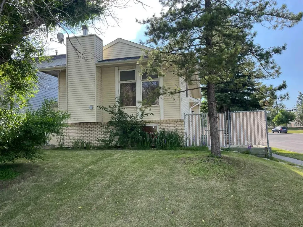 295 Edgepark Boulevard NW Calgary AB T3A4K4