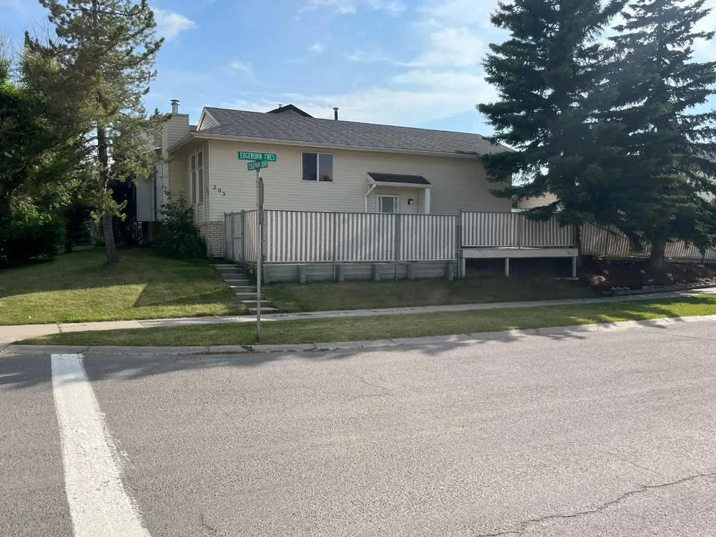 295 Edgepark Boulevard NW Calgary AB T3A4K4