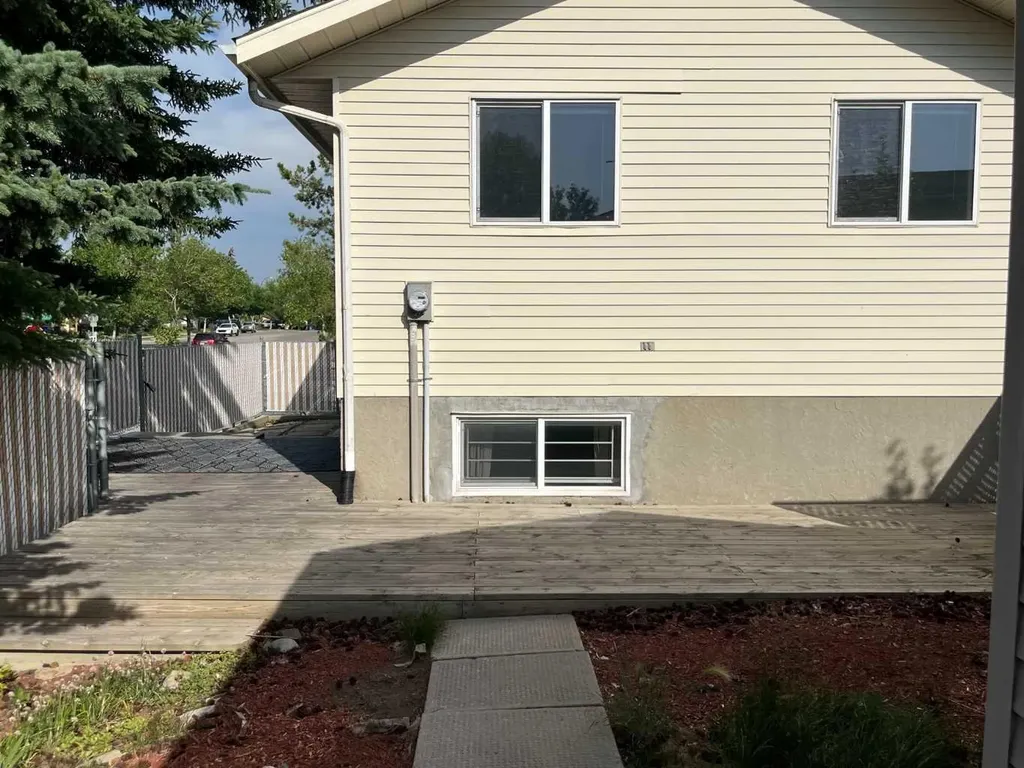 295 Edgepark Boulevard NW Calgary AB T3A4K4