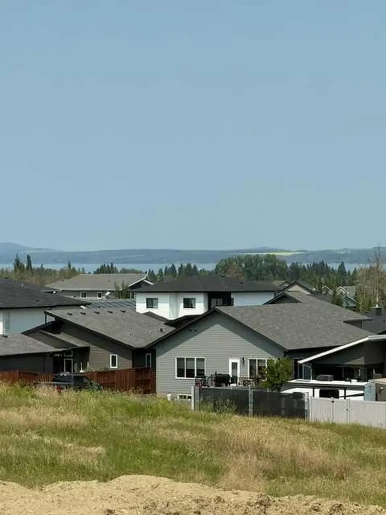 11 Vincent Gate Sylvan Lake AB T4S0V7
