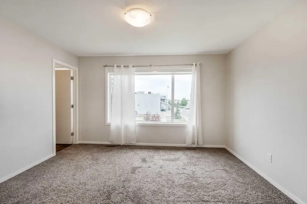 414 Highlands Boulevard W Lethbridge AB T1J 5K5