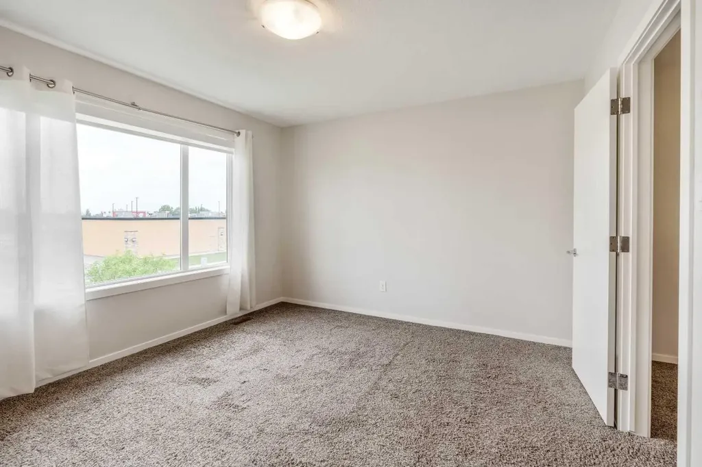 414 Highlands Boulevard W Lethbridge AB T1J 5K5