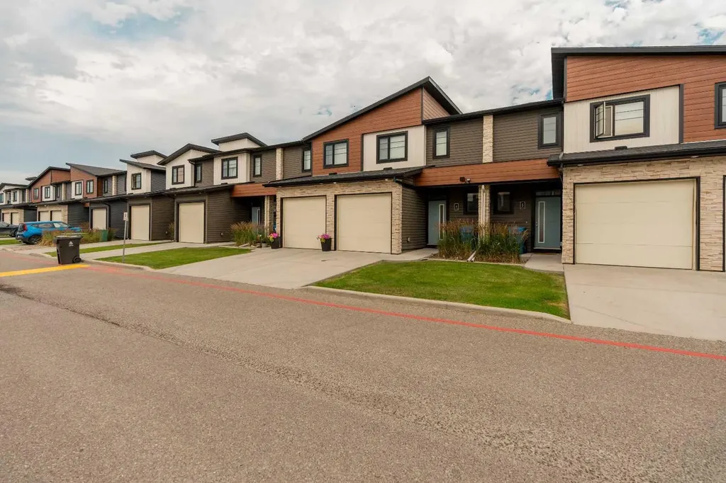 414 Highlands Boulevard W Lethbridge AB T1J 5K5