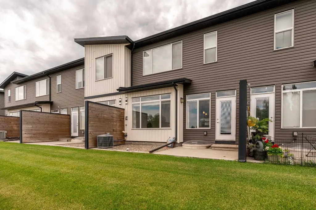 414 Highlands Boulevard W Lethbridge AB T1J 5K5