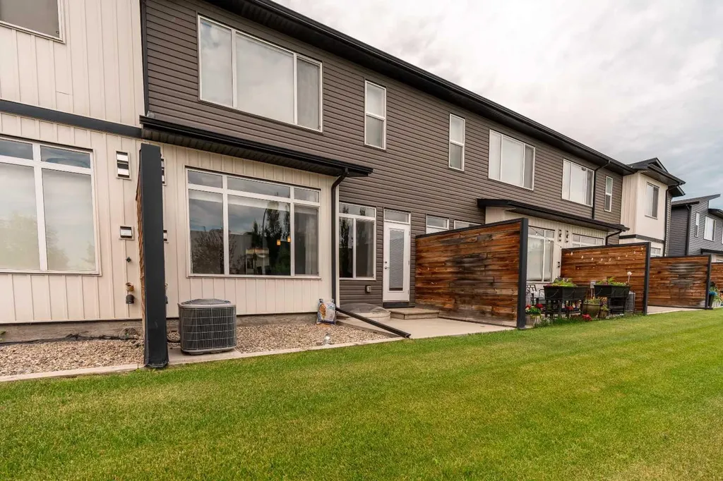 414 Highlands Boulevard W Lethbridge AB T1J 5K5