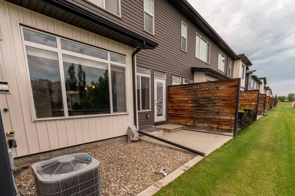 414 Highlands Boulevard W Lethbridge AB T1J 5K5