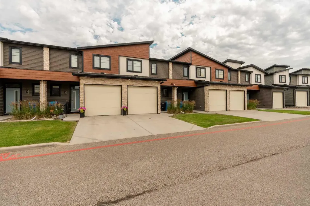 414 Highlands Boulevard W Lethbridge AB T1J 5K5