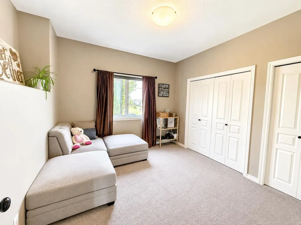 63 Hawkridge Boulevard Penhold AB T0M 1R0