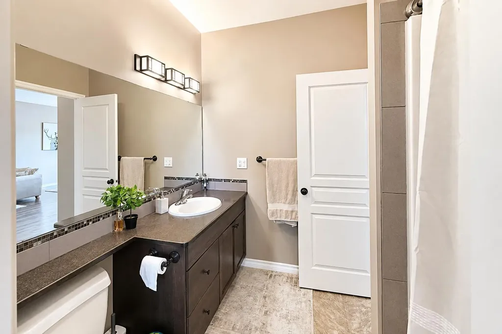 63 Hawkridge Boulevard Penhold AB T0M 1R0