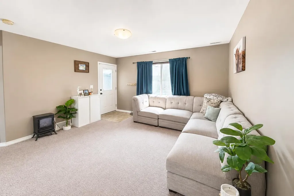 63 Hawkridge Boulevard Penhold AB T0M 1R0