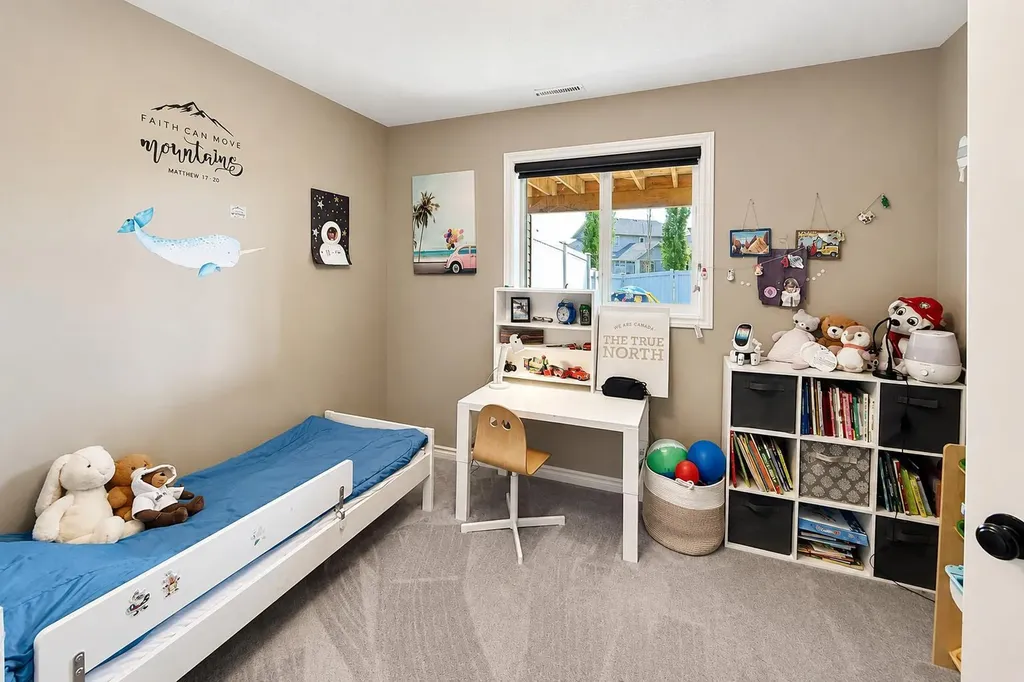 63 Hawkridge Boulevard Penhold AB T0M 1R0