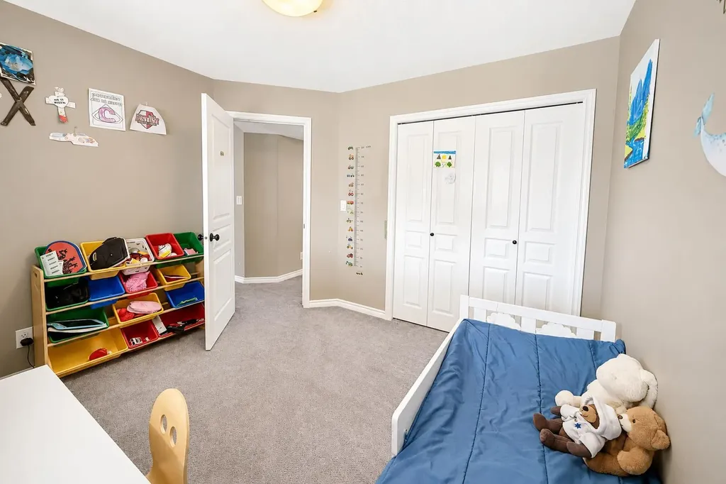 63 Hawkridge Boulevard Penhold AB T0M 1R0