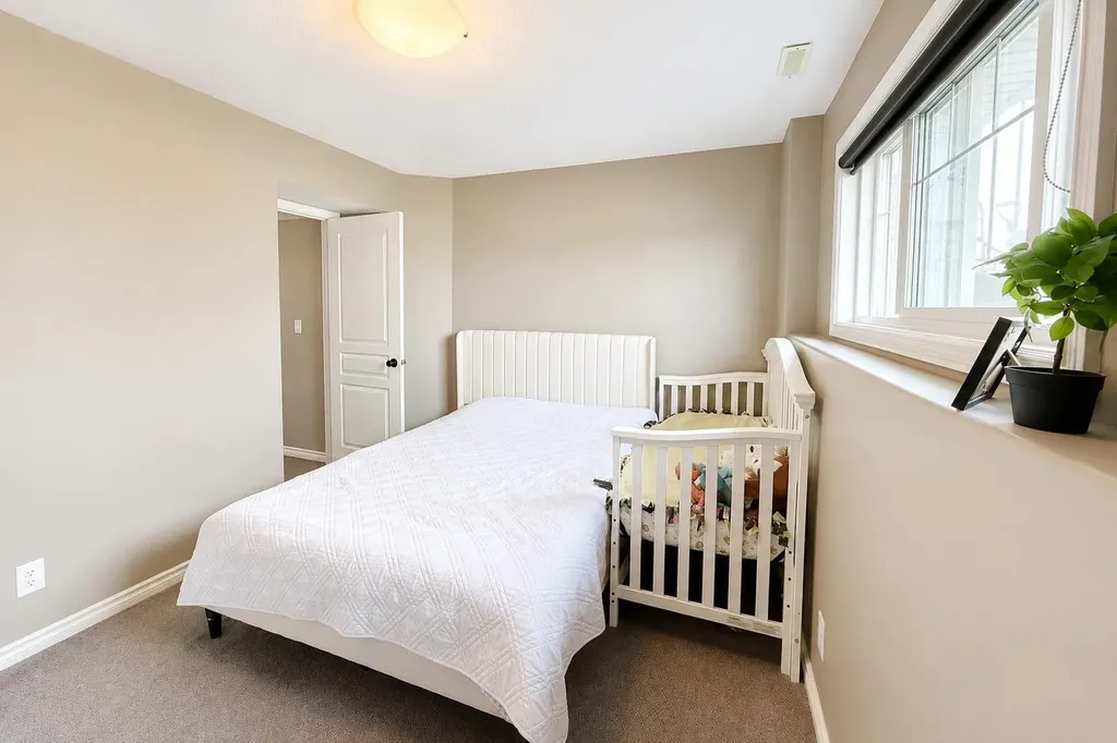 63 Hawkridge Boulevard Penhold AB T0M 1R0