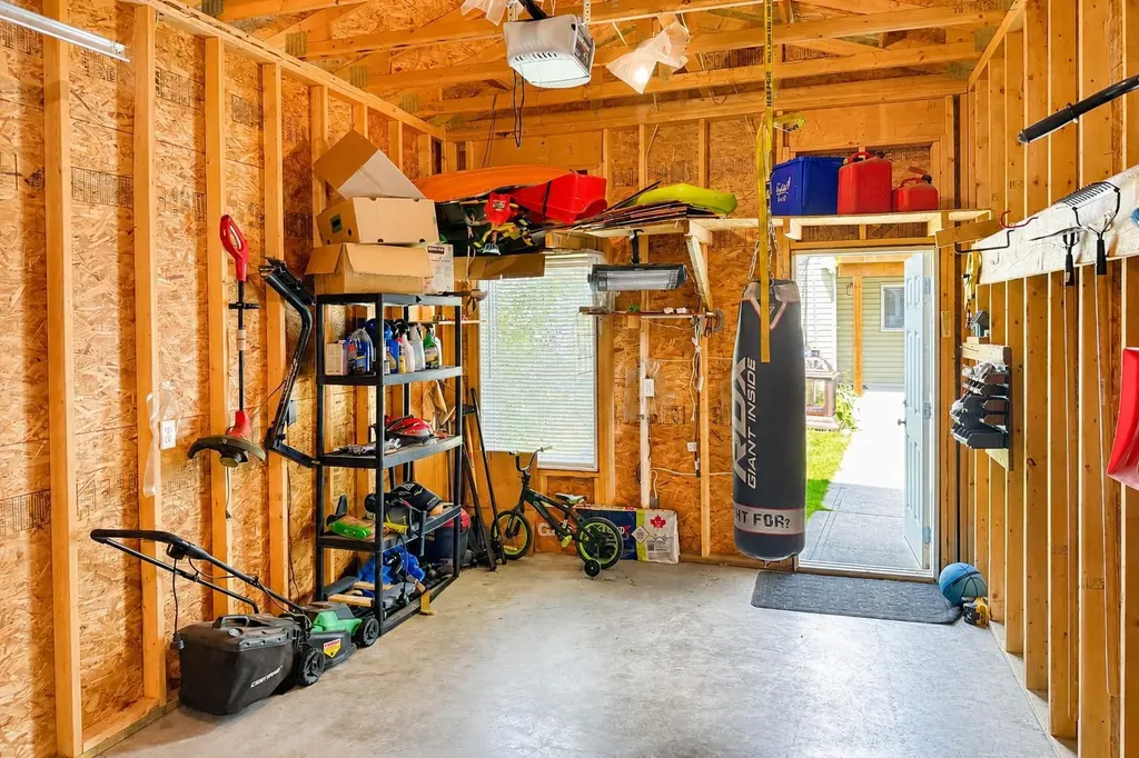 63 Hawkridge Boulevard Penhold AB T0M 1R0