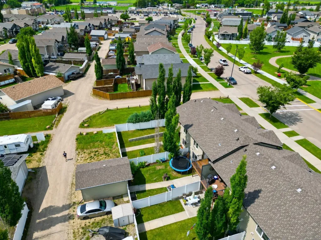 63 Hawkridge Boulevard Penhold AB T0M 1R0