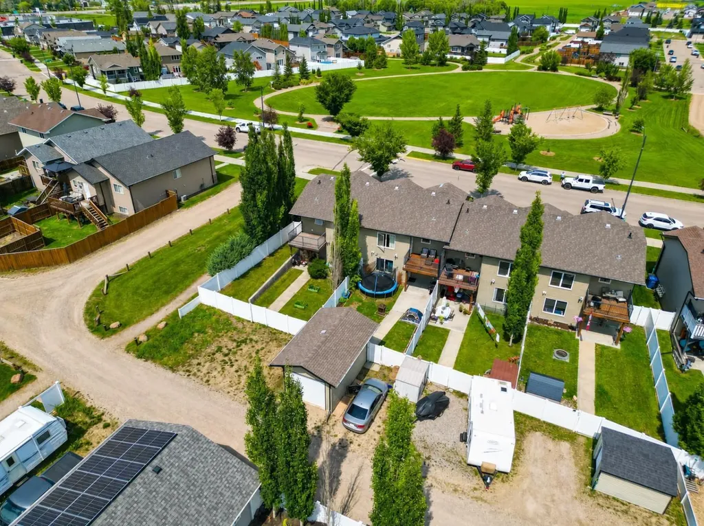 63 Hawkridge Boulevard Penhold AB T0M 1R0